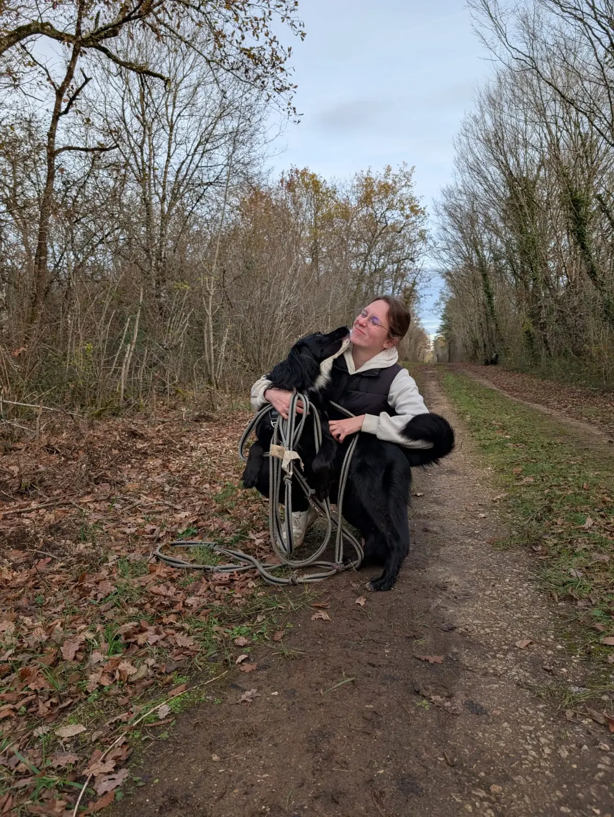 Méline avec Ulysse, un chien de refuge
